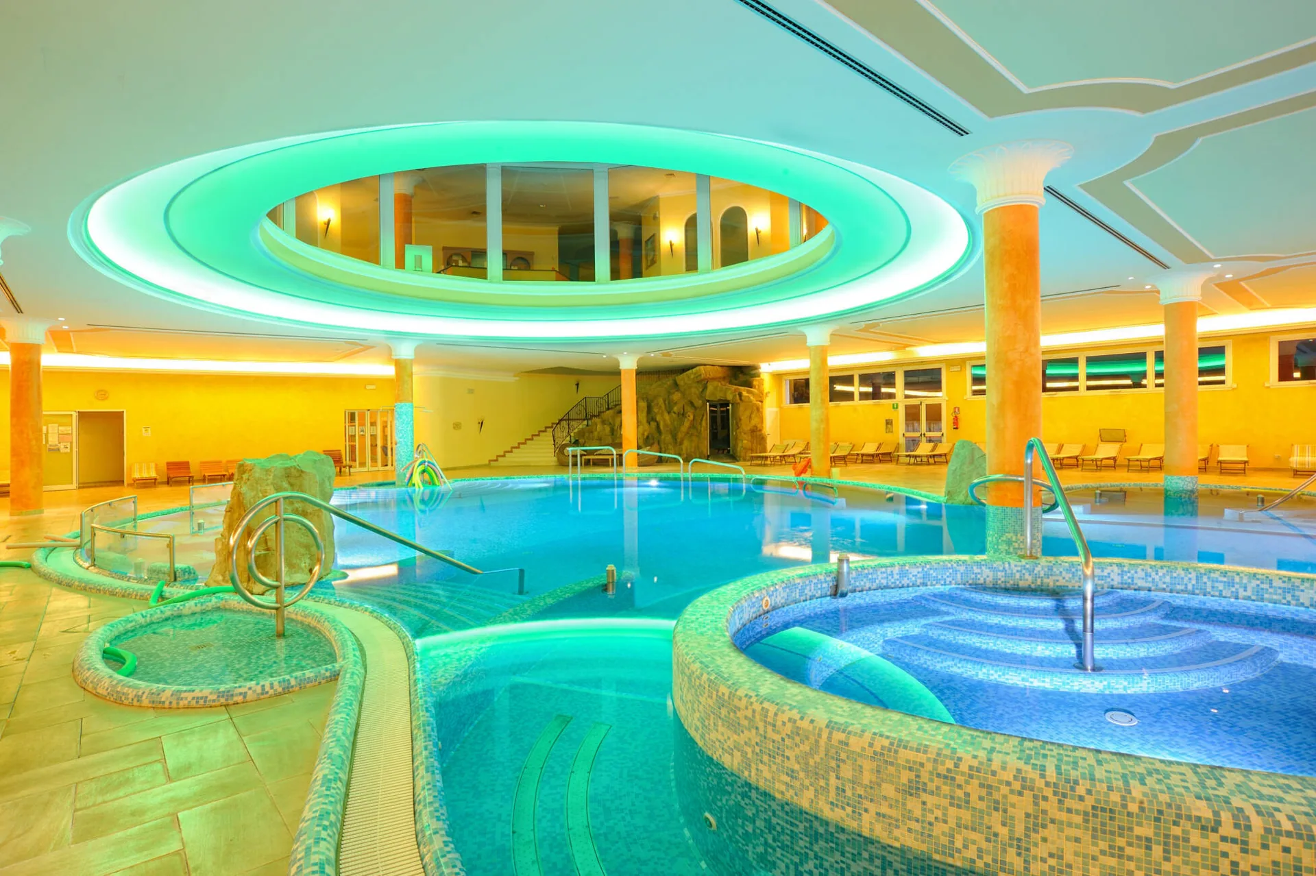 Piscina interna illuminata Hotel Terme All'Alba