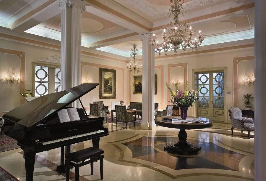 La vacanza continua la sera. — Palace Hotel Meggiorato