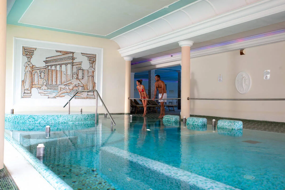 Accesso alla piscina interna del Meggiorato
