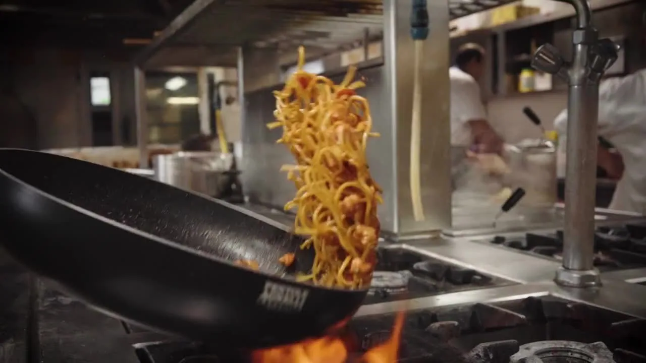 La preparazione di un piatto nel video ufficiale del ristorante Meggiorato